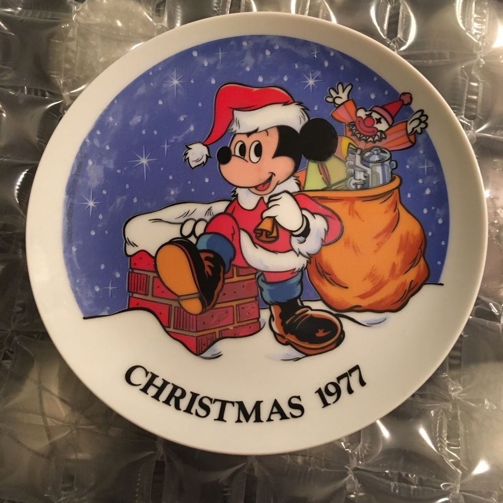 1977 Walt Disney Christmas Decor Plate